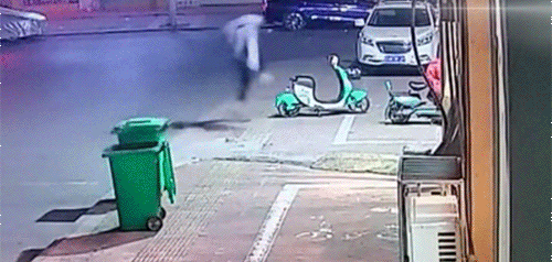 搞笑GIF：用尽我三世之情，来换你一生所爱