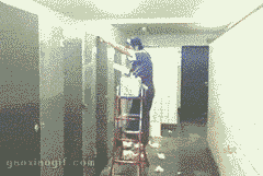 雷人动图：隔着屏幕都感觉到痛，是太累了吗？
