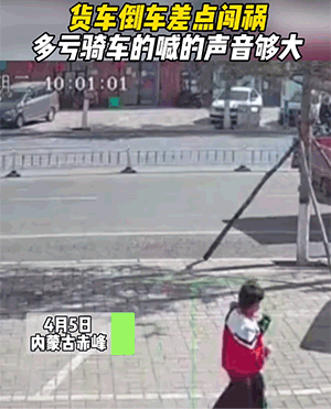 爆笑动图图片：抽烟的样子，好好看哦