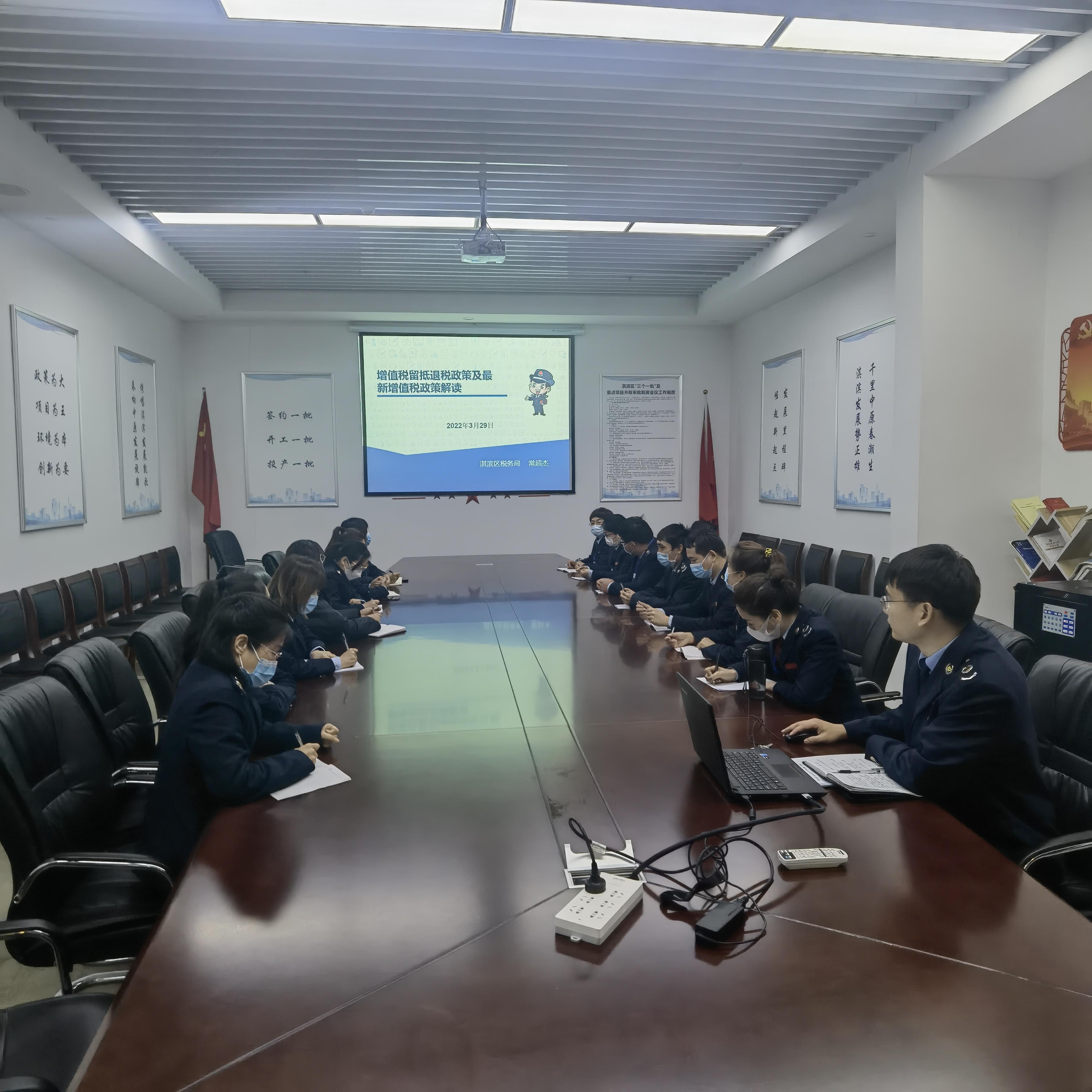 鹤壁市淇滨区税务局政策宣传快速到位 高效服务传递暖意