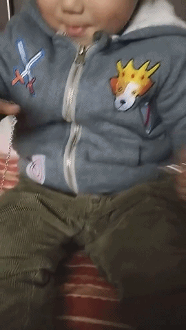 爆笑的GIF：这手就跟电钻一样快