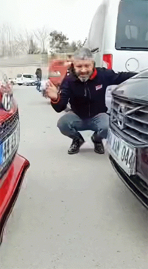 爆笑的GIF：这手就跟电钻一样快