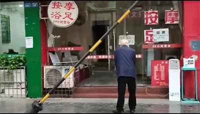 动态图：男人，真的长不大啊！