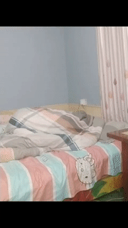好笑的动图：听说你们都喜欢洗澡的时候唱歌！