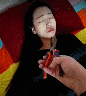 爆笑的动态图：如果不是摆拍就太过分了，这很严重的