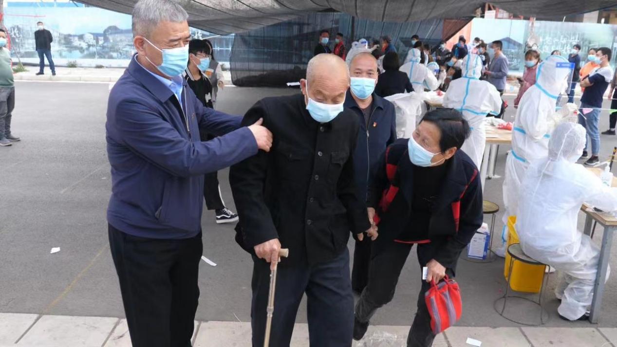 河南驻村第一书记陈波：筑牢经济社会发展和疫情防控“双防线”