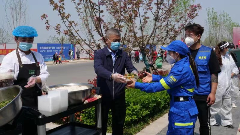 河南驻村第一书记陈波：筑牢经济社会发展和疫情防控“双防线”