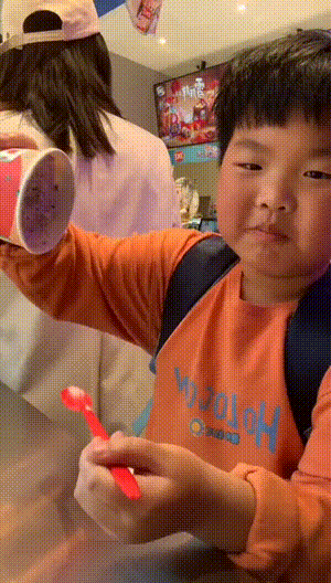 搞笑GIF：再封三年估计捅到南天门