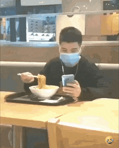 GIF图：国外视频网站上的沙雕又来报道了！