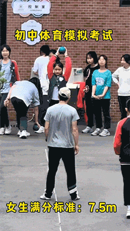 精彩动态图：这个鲍鱼寿司过于新鲜…