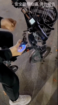 精彩动态图：这个鲍鱼寿司过于新鲜…