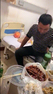 最新动图:是不是该给他们订娃娃亲了?