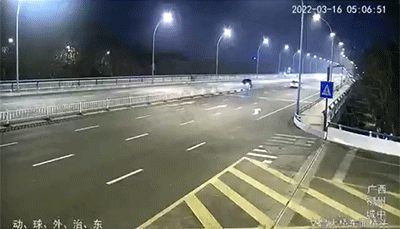 GIF：柳州的11场车祸！！