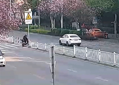 GIF：柳州的11场车祸！！