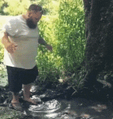爆好笑的GIF：藏起来，别人就看不到我的尴尬