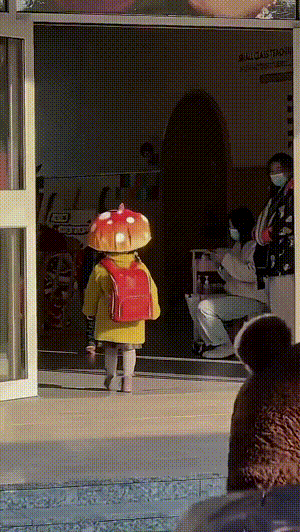 搞笑GIF：跟猴子玩上了！