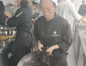 GIF失误集锦：怎么他们越惨，我笑得越灿烂