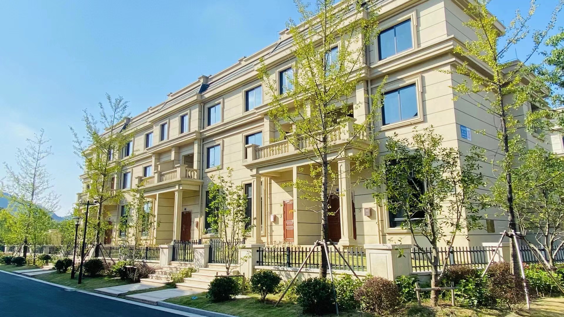 安吉灵峰度假区六层真洋房铂金公馆售楼处电话地址详情官网