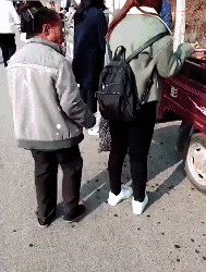 搞笑动图：行为和气质匹配！