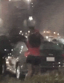 搞笑GIF趣图：终于知道，为什么床不能对着门口了