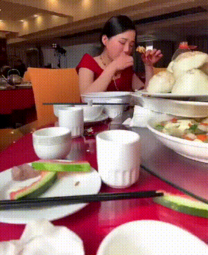 精彩动图：女孩子生气时，这灵敏度这体力