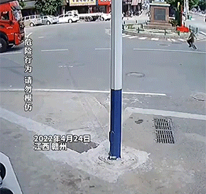 搞笑GIF：这消毒剂量也太大了吧！