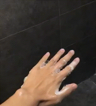 搞笑GIF：这消毒剂量也太大了吧！
