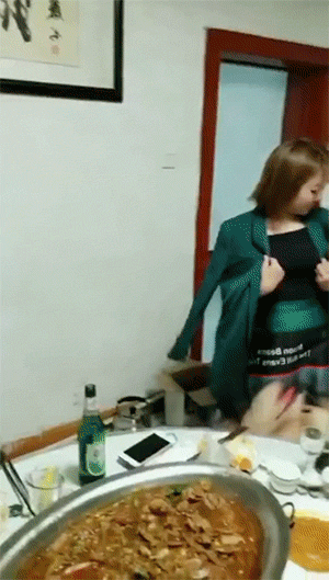 搞笑GIF：这消毒剂量也太大了吧！
