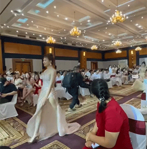 爆笑GIF图：考前疯狂给自己灌输知识点的我