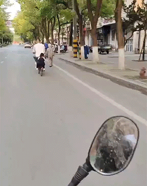 爆笑GIF图：考前疯狂给自己灌输知识点的我