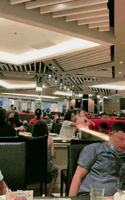 爆笑动图：有个这样的女朋友多好啊！