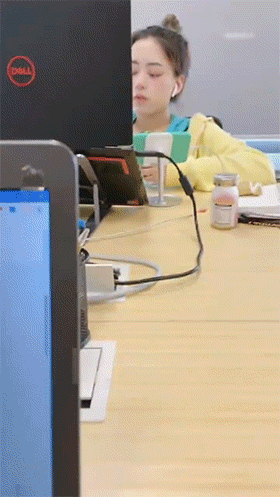 GIF：挖掘机：等下我看你怎么下去！