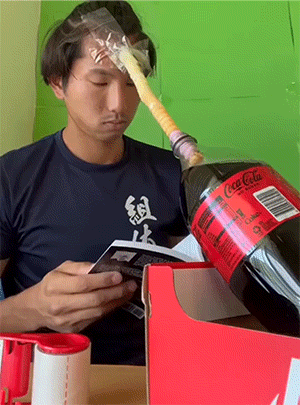 GIF：挖掘机：等下我看你怎么下去！