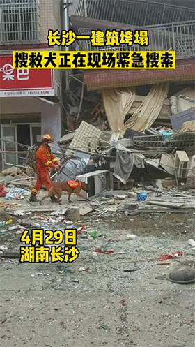 搞笑动态图：小哥，啥意思啊！