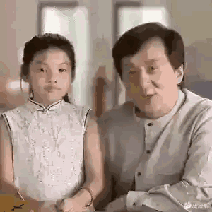 爆笑动态图：男子偷酒，被女老板撂倒