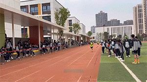 搞笑GIF：只是想庆祝夺冠而已