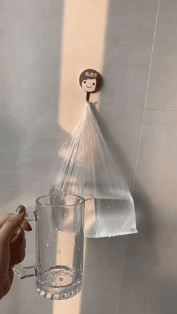 搞笑GIF：只是想庆祝夺冠而已