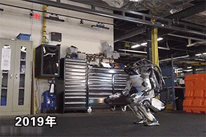 GIF：机器人12年进化动图！