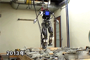 GIF：机器人12年进化动图！