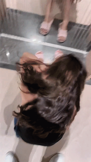 GIF大全，女生酒后行为艺术大赏！