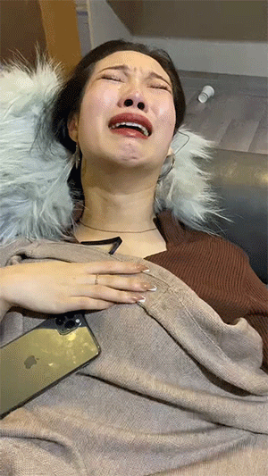 GIF大全，女生酒后行为艺术大赏！