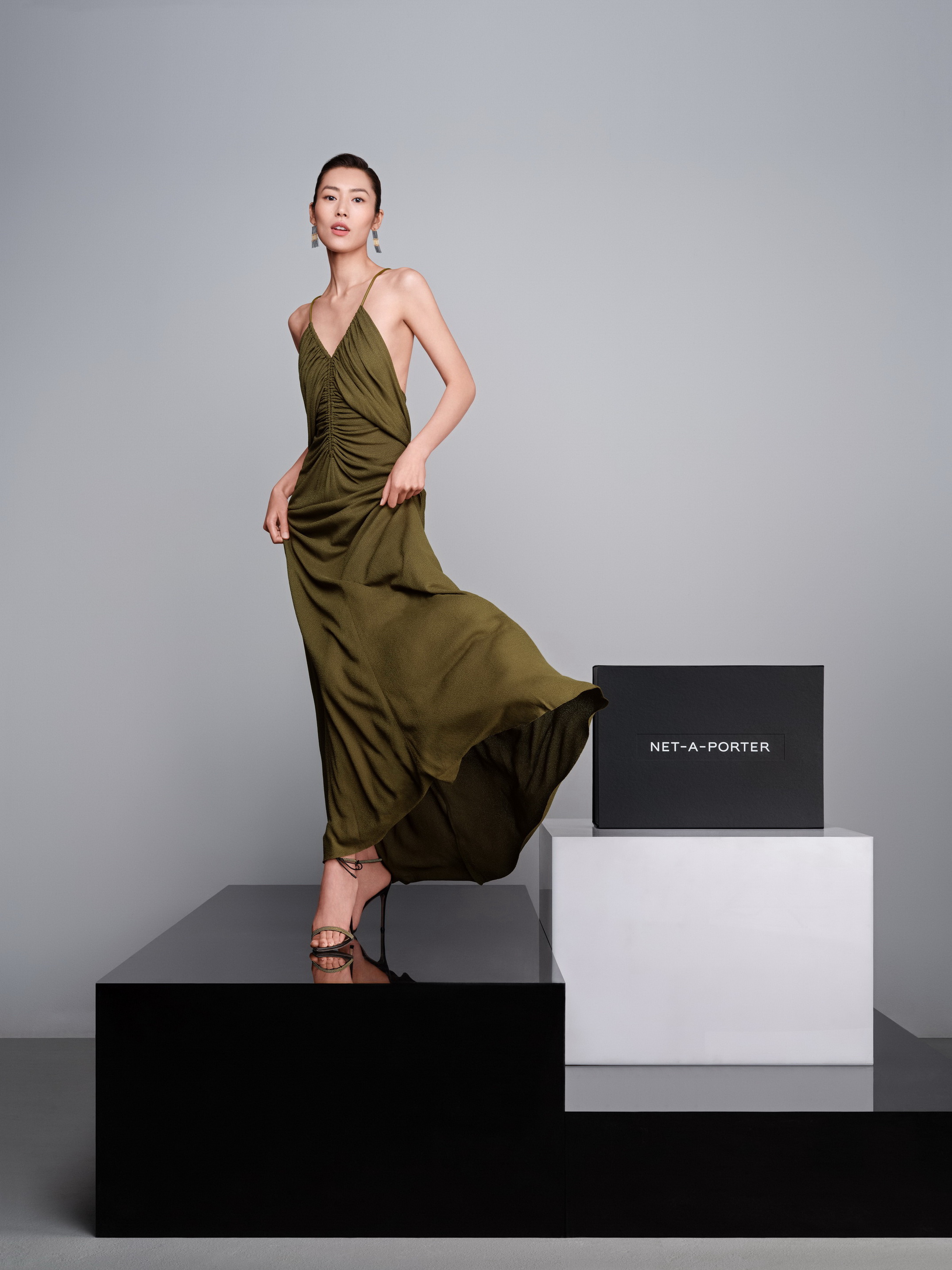 NET-A-PORTER进入“颇特”时代，携手刘雯开启时尚奢品新可能！