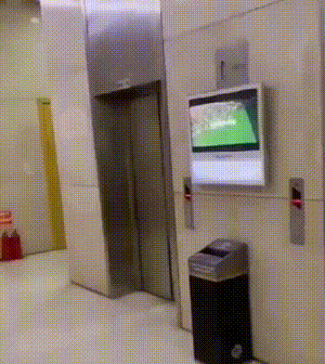 搞笑动图图片：让你做核酸，不是扔标枪