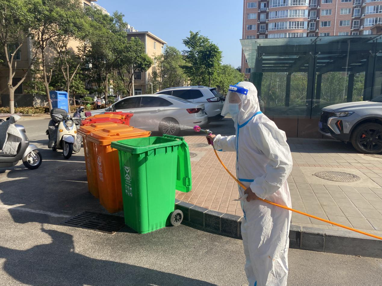 郑州市文化路街道疫情当前共坚守防控消杀在行动