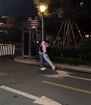 爆笑动图图片：言传身教不如下场示范