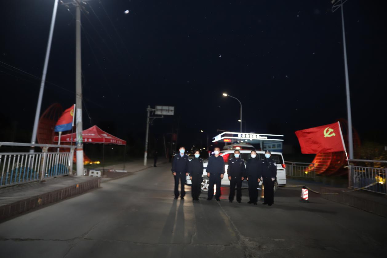 太康街头 又见军大衣