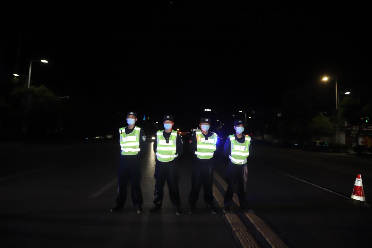 太康街头 又见军大衣