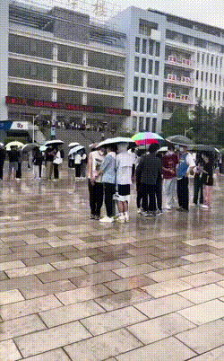 搞笑动图GIF：运动员此刻内心一万匹....
