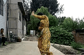 搞笑动图GIF：运动员此刻内心一万匹....
