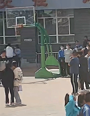 精彩动态图：不报警是不想上电视，结果